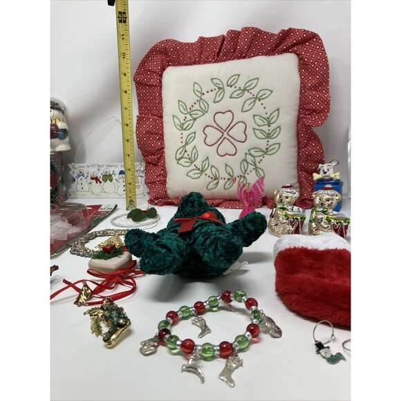 Mixed Lot of Christmas Items Candles Napkin Rings Jewelry Pillow Ornaments Bear - Picture 3 of 16